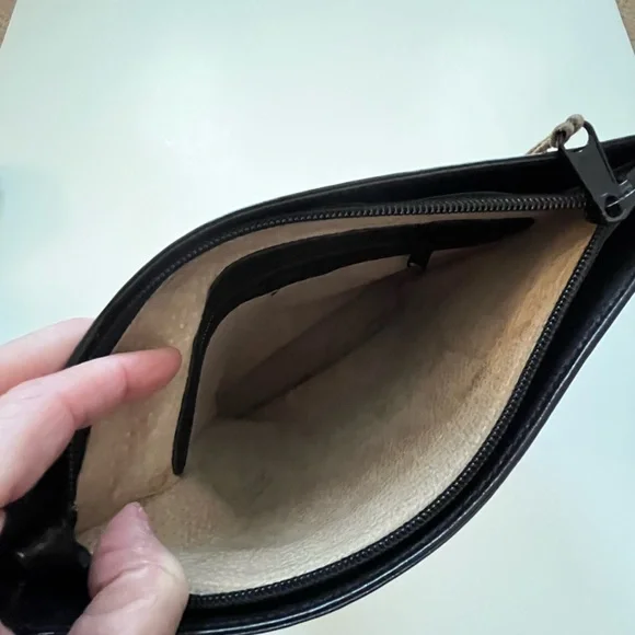 HCL Handcrafted Leathergoods Dark Brown Leather, Zip Closure, Shoulder Bag. - Picture 7 of 12